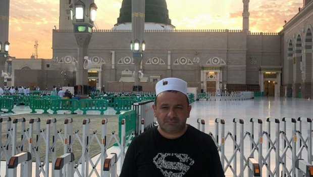 Aşıq Namiq Məhəmməd Peyğəmbərin qəbrini ziyarət etdi - VİDEO 