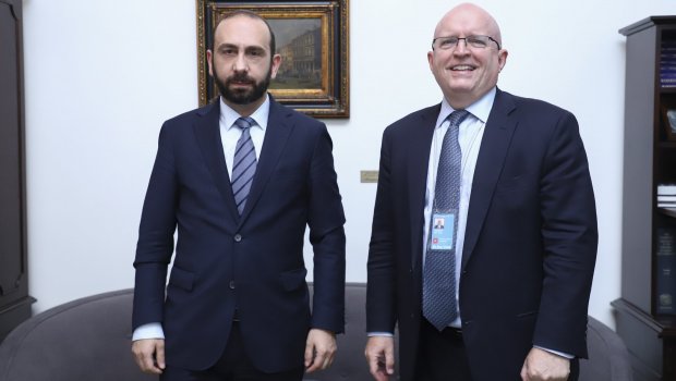 Ermənistan xarici işlər naziri Filip Rikerlə görüşüb