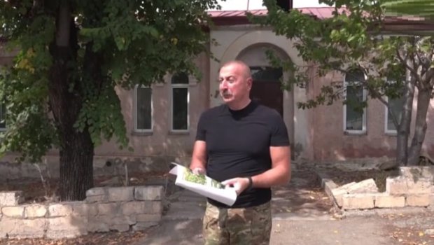 Prezident Laçının mərkəzi küçəsindən şəhəri seyr etdi - VİDEO 