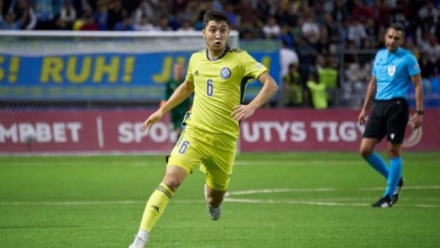 Qazaxıstanlı futbolçu: 