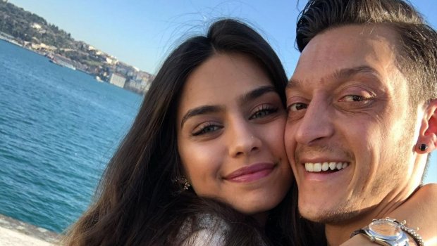 Mesut ilə Aminenin ikinci qızları dünyaya gəldi - FOTO