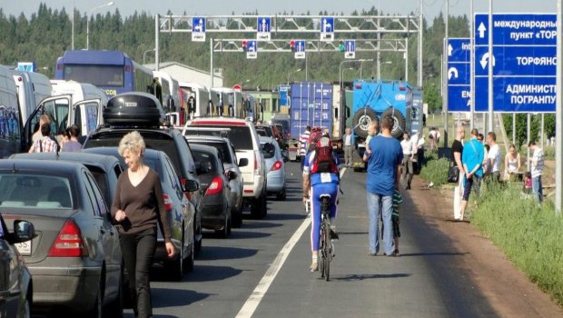 Dünən 17 min rusiyalı Finlandiya sərhədini keçdi