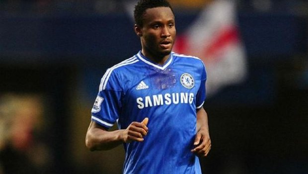 Məşhur futbolçu karyerasını bitirdi