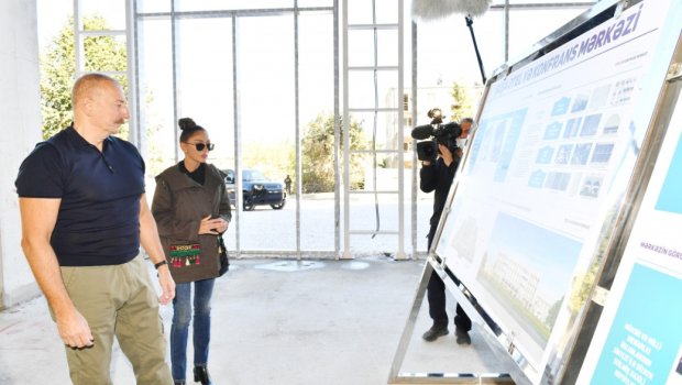 Prezident və Mehriban Əliyeva Şuşa otel və konfrans mərkəzində aparılan tikinti işləri ilə tanış olublar - VİDEO