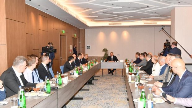 İlham Əliyev Bolqarıstanın biznes dairələrinin nümayəndələri ilə görüşüb - YENİLƏNİB