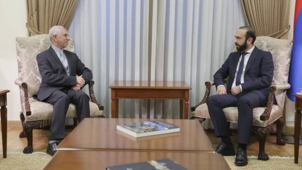 İranın Qafandakı baş konsulu təyinat məktubunu Mirzoyana təqdim etdi