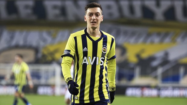 Mesut Özil əməliyyat olundu 