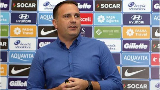 AFFA millinin baş məşqçisi ilə yollarını ayırdı