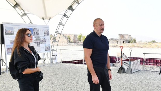 Prezident və Xanımı Sarıcalı kəndinin TƏMƏLİNİ QOYDULAR 