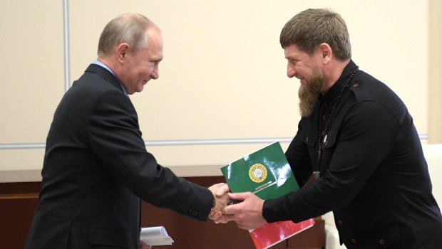 Putin Ramzan Kadırova general-polkovnik rütbəsi verdi