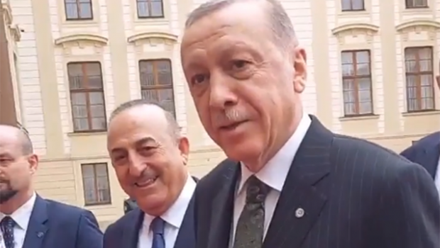 Ərdoğanın Praqada azərbaycanlı jurnalistlə maraqlı dialoqu - VİDEO