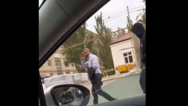 Qurbanovun küçədə azarkeşlərlə maraqlı görüşü - VİDEO