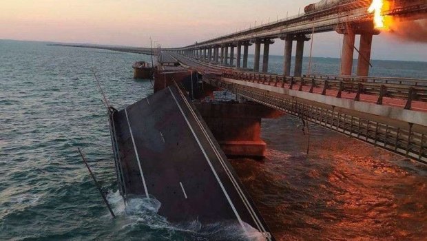 Krım körpüsündə partlayıcı yüklü olduğu iddia edilən yük maşınının FOTOSU