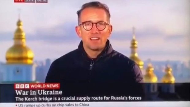 Kiyevdən canlı efirə çıxan BBC-nin müxbiri qorxusundan qaçdı - VİDEO