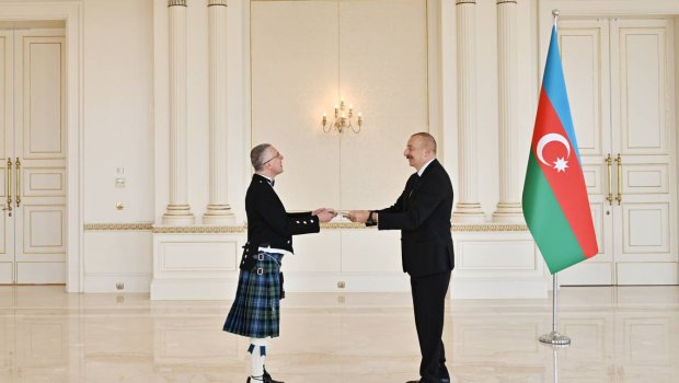 İlham Əliyevdən britaniyalı səfirin Azərbaycan dilində danışmasına REAKSİYA - VİDEO