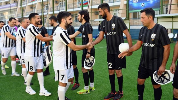SOCAR prezidenti onlarla futbol oynadı – FOTO