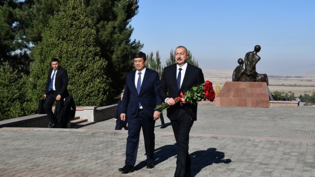 İlham Əliyev Çingiz Aytmatovun məzarını ziyarət edib - YENİLƏNİB - FOTO-VİDEO