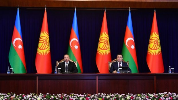 İlham Əliyev Qırğızıstanlı həmkarı ilə ölkələrarası təhsili müzakirə edib