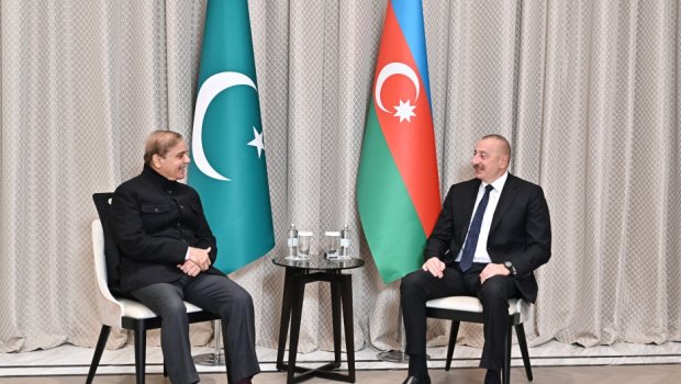 İlham Əliyev Astanada Pakistanın Baş naziri ilə görüşdü - FOTO