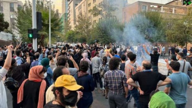 İranda etirazçılar “Bəsic” qüvvələrinin bazasına od vurdu – ANBAAN VİDEO  