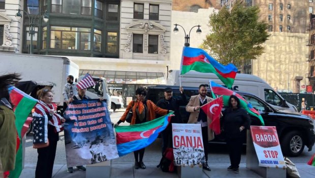 Azərbaycan diasporu Nyu-Yorkda piket keçirdi - FOTO