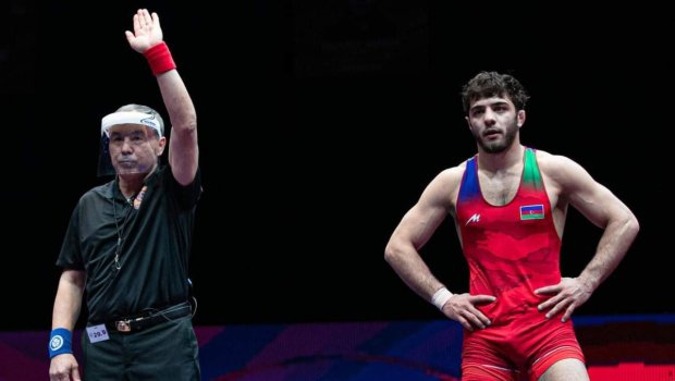 Azərbaycan güləşçisi erməni rəqibini MƏĞLUB ETDİ  