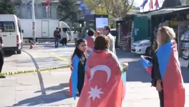 İstanbulda yaşayan soydaşlarımızdan AKSİYA – İrandakı etirazlara dəstək - VİDEO 