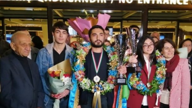 Şahmat üzrə dünya çempionlarımız Vətənə qayıtdı