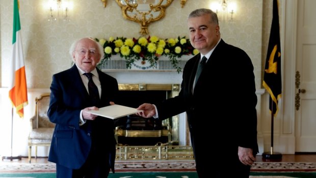 Azərbaycan səfiri etimadnaməsini İrlandiya Prezidentinə təqdim edib - FOTO