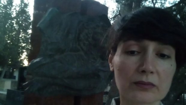 Əzizə oğlu ilə birlikdə atasının məzarını ziyarət etdi - FOTO/VİDEO