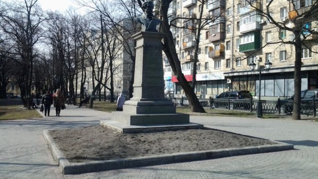 Ukrayna Xarkovda da Puşkinin izlərini SİLİR – ANBAAN GÖRÜNTÜLƏR 