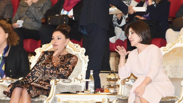 Azərbaycanın birinci xanımı Səmərqənddə “Lazgi” baletinə TAMAŞA EDİB - FOTO 