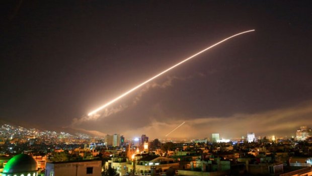 İsrail İranın aviabazasını bombaladı
