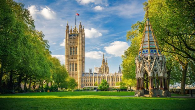 Azərbaycanlı diplomat Britaniyada ilin konsulu seçildi - FOTO