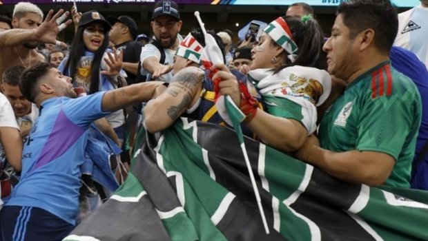Mundialda insident – Azarkeşlər arasında dava düşdü