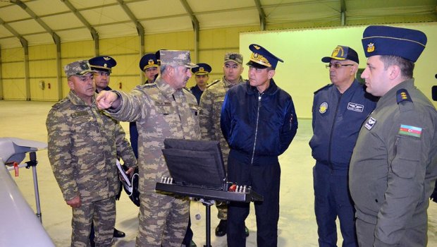 Özbəkistan müdafiə nazirinin müavini HHQ-nin hərbi hissəsini ziyarət edib - FOTO 