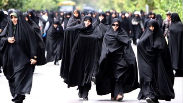 Cənub qonşumuz məcburi hicab qanununa yenidən baxacaq - Tehran geri addım atır