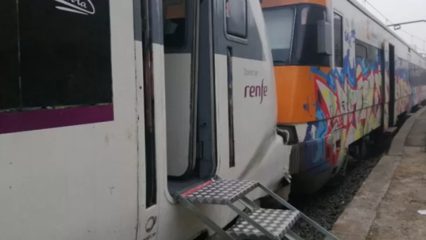 İspaniyada qatarlar toqquşdu - 150 yaralı var - VİDEO