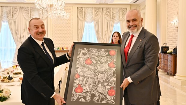 Prezident Leyla Əliyevanın rəsm əsərlərini Albaniya Baş nazirinə hədiyyə etdi - FOTO