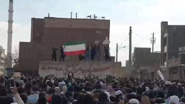 İranda edam olunan şəxsə görə etiraz aksiyası keçirilib - VİDEO 