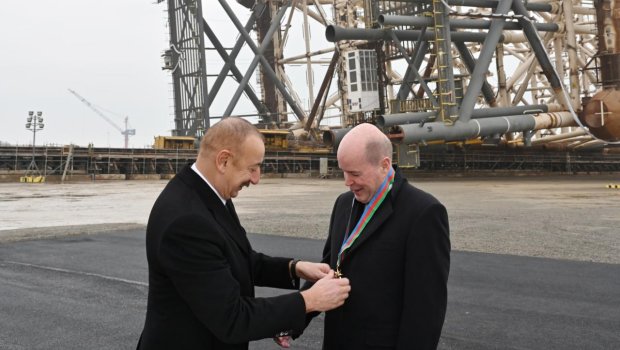 İlham Əliyev “Dostluq” ordenini BP-nin regional prezidentinə təqdim etdi