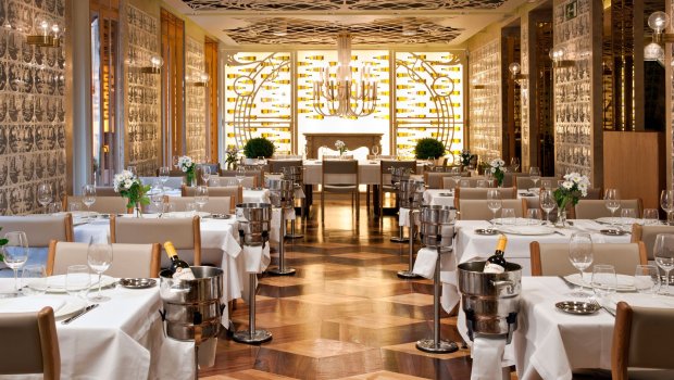 Yeni İl axşamı restoranlarda MASA QİYMƏTLƏRİ – “Şaxta baba, Qar qız da istəsəniz...”