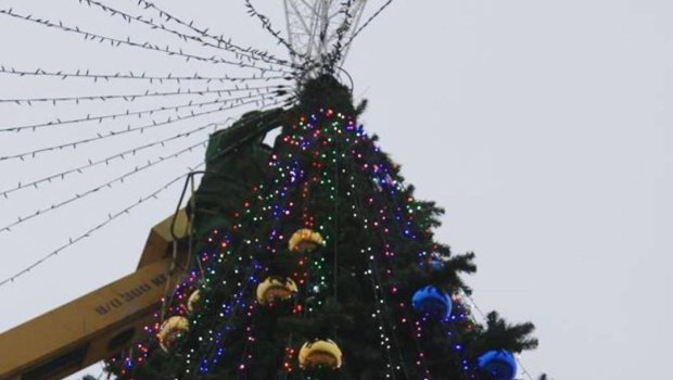 İşğal edilən Krımda Ukrayna bayrağı rənglərində 