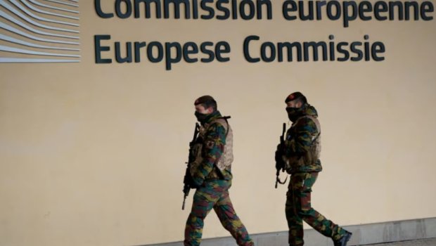 Belçikanın iki əsgəri Avropa Komissiyasının binası qarşısında SAXLANILDI - SƏBƏB 
