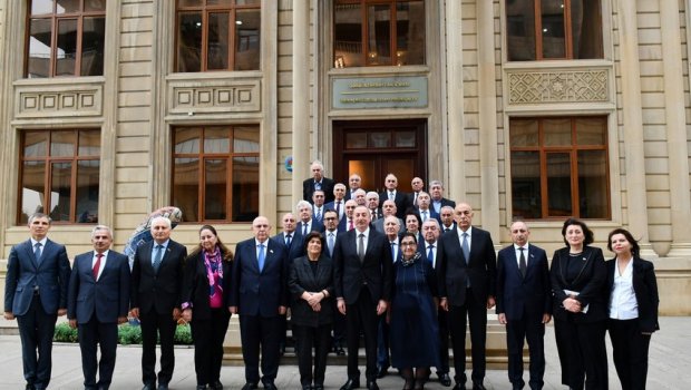 Prezident Qərbi Azərbaycan İcmasının inzibati binasında yaradılan şəraitlə tanış oldu - YENİLƏNİB - FOTO