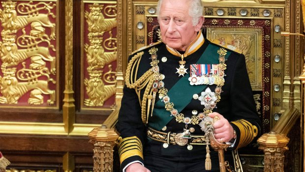 III Karl Şahzadə Endryunu saraydan QOVDU - SƏBƏB 