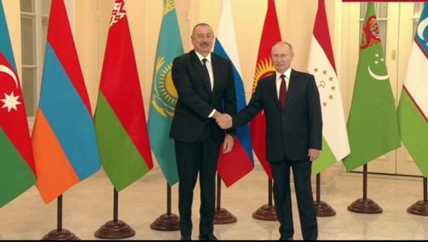 İlham Əliyev Sankt-Peterburqda Putinlə görüşdü - VİDEO