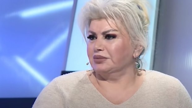 Əməkdar artist müğənniləri HƏDƏF ALDI: “Kişi davası edirsiniz?” - VİDEO