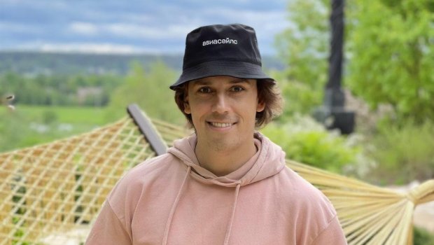 Qalkindən səhnədə ukraynayönlü ŞÜAR 