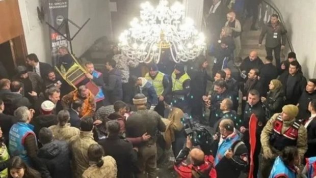 Türkiyədə hotel zalının tavanı ÇÖKDÜ – Yaralılar var - VİDEO 